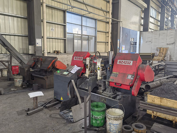 生產(chǎn)設(shè)備（下料鋸床）